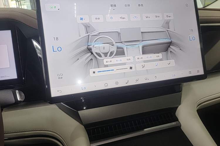 Used BYD Xia 2025 DM-i 1.5T 180km Beyond Edition Audio And AC Panel