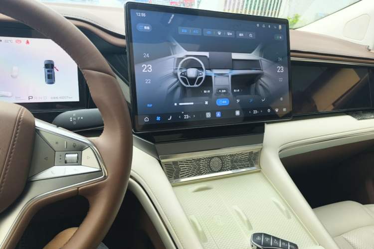 Used BYD Xia 2025 DM-i 1.5T 180km Excellence Model Audio And AC Panel