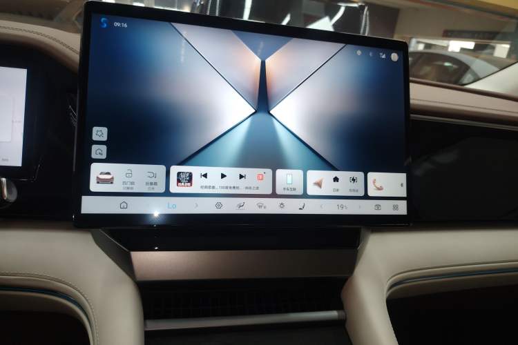 Used BYD Xia 2025 DM-i 1.5T 100km Supreme Edition Audio And AC Panel