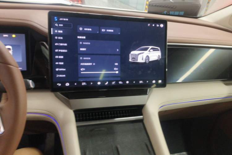 Used BYD Xia 2025 DM-i 1.5T 180km Excellence Model Audio And AC Panel