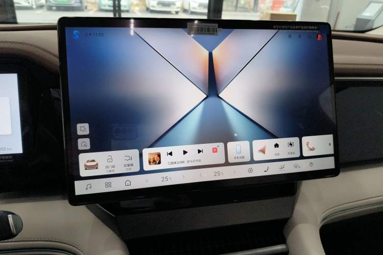 Used BYD Xia 2025 DM-i 1.5T 180km Beyond Edition Audio And AC Panel