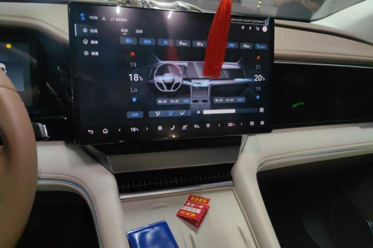 Used BYD Xia 2025 DM-i 1.5T 100km Supreme Edition Audio And AC Panel