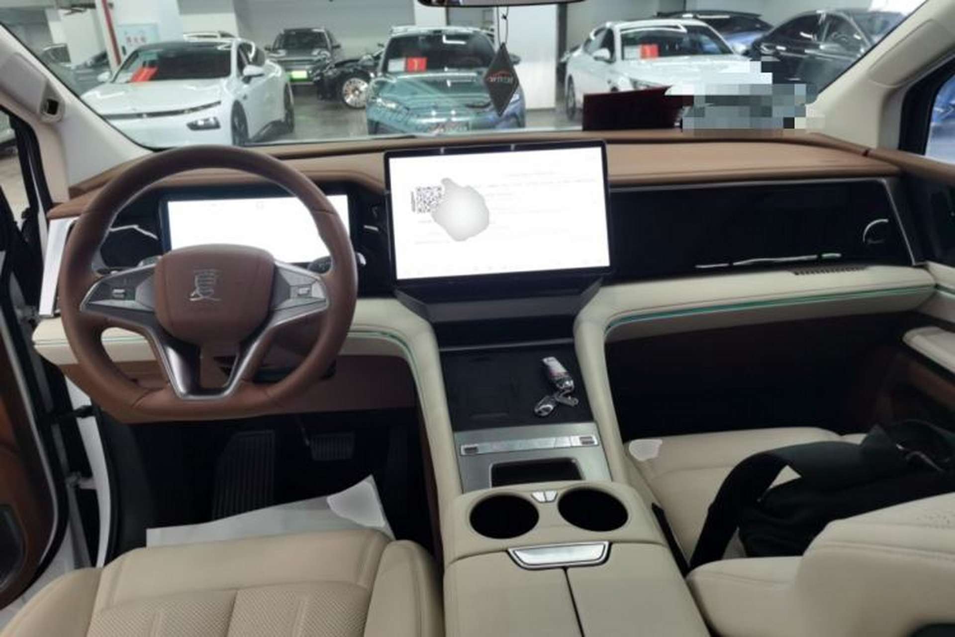 Used BYD Xia 2025 DM-i 1.5T 180km Beyond Edition Center Console