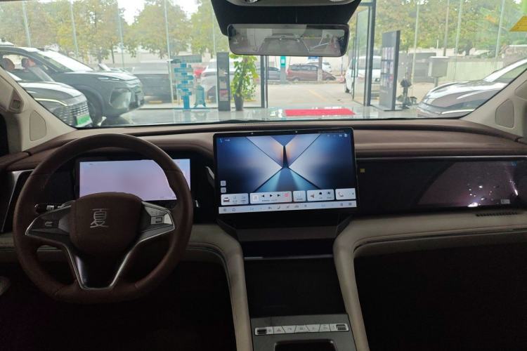 Used BYD Xia 2025 DM-i 1.5T 180km Excellence Model Center Console