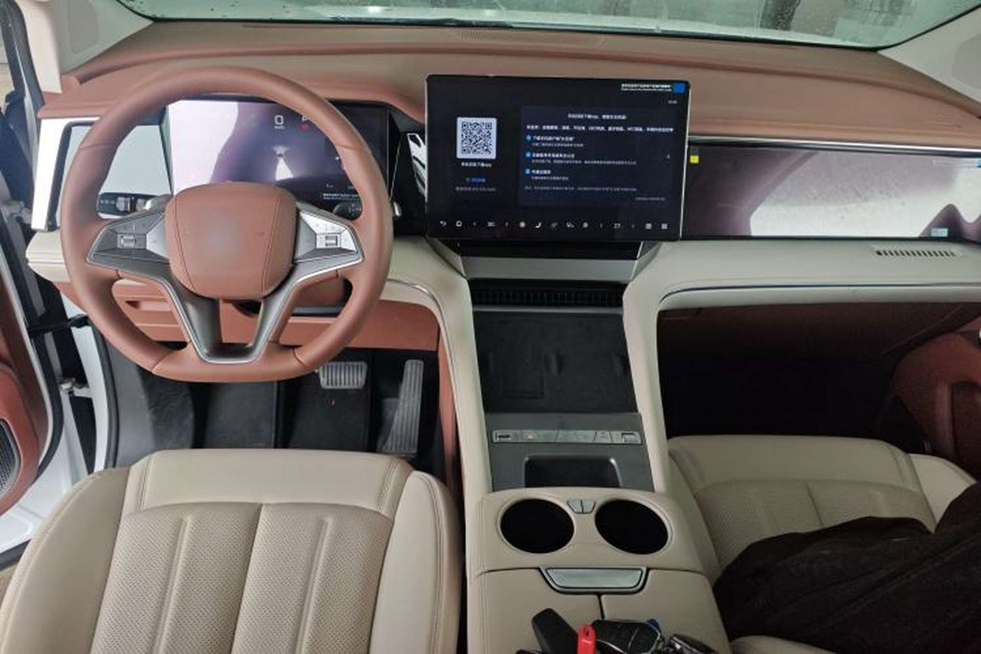 Used BYD Xia 2025 DM-i 1.5T 180km Excellence Model Center Console