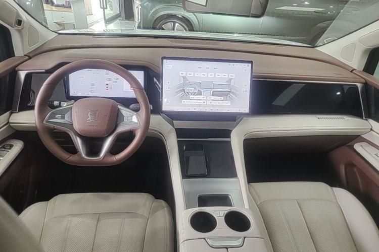 Used BYD Xia 2025 DM-i 1.5T 180km Beyond Edition Center Console