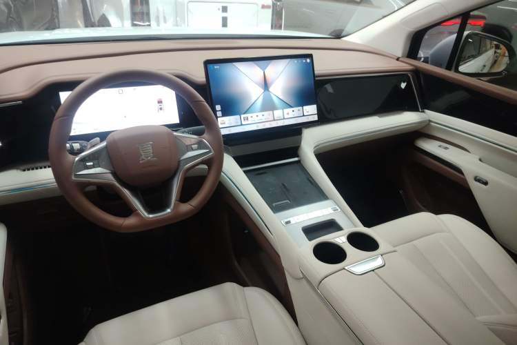 Used BYD Xia 2025 DM-i 1.5T 100km Supreme Edition Center Console