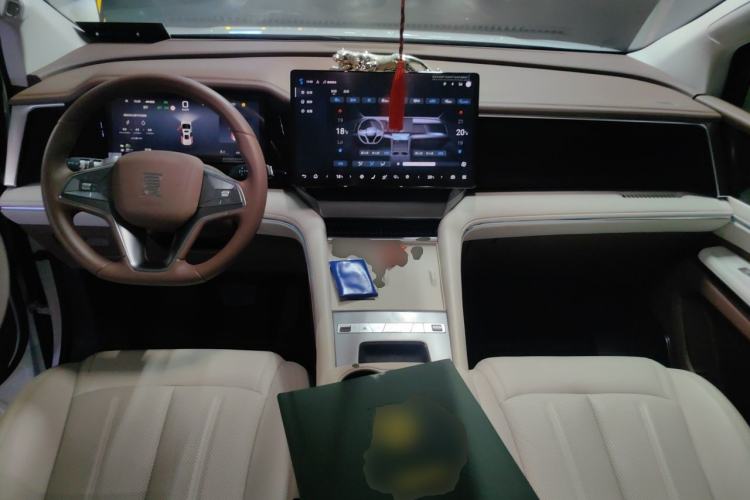 Used BYD Xia 2025 DM-i 1.5T 100km Supreme Edition Center Console