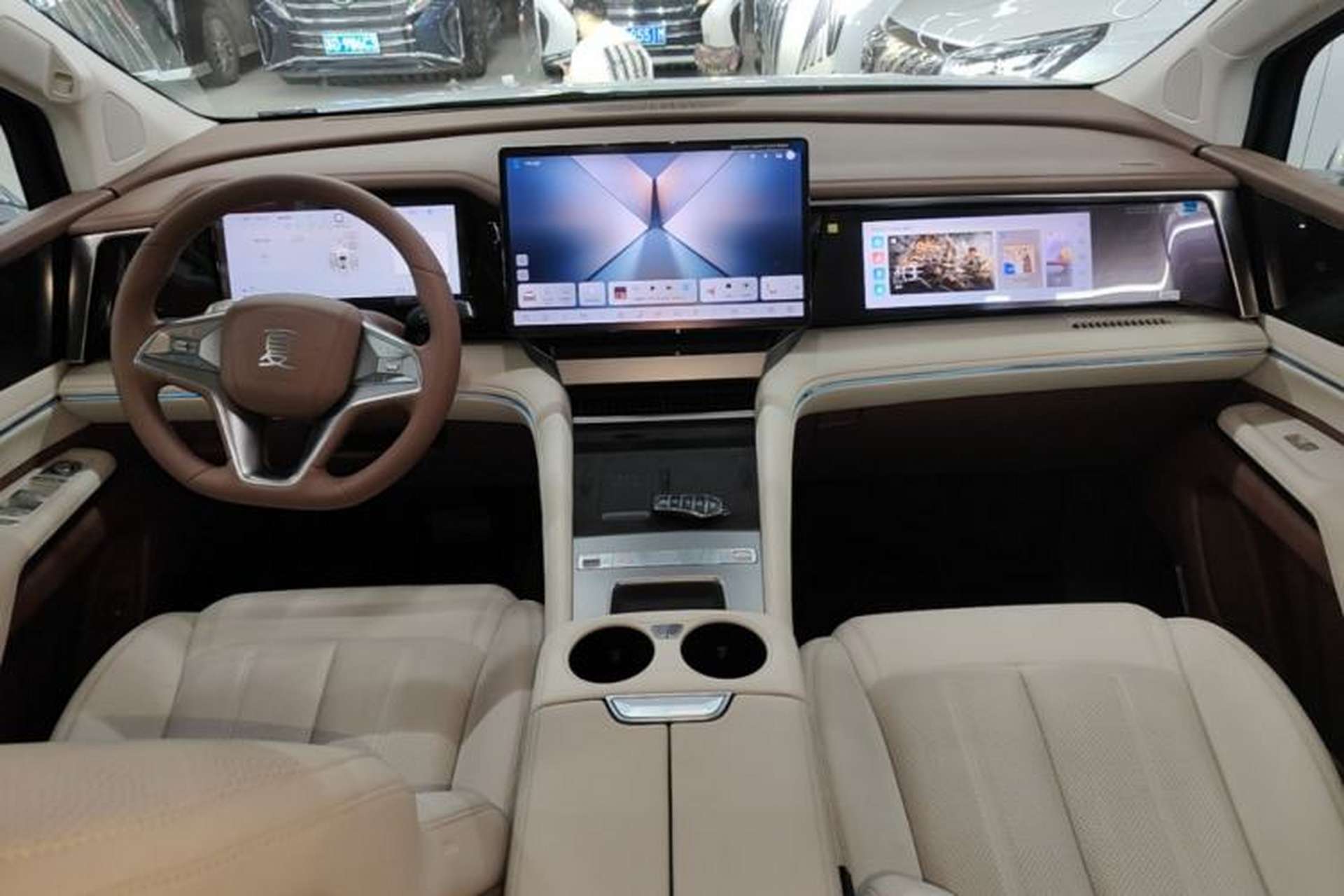 Used BYD Xia 2025 DM-i 1.5T 180km Excellence Model Center Console