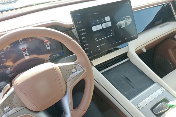 Used BYD Xia 2025 DM-i 1.5T 100km Supreme Edition Center Console