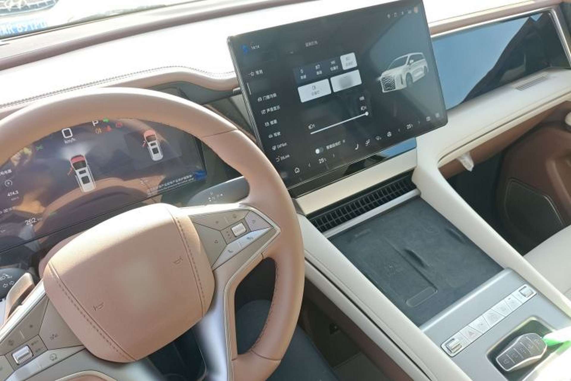 Used BYD Xia 2025 DM-i 1.5T 100km Supreme Edition Center Console