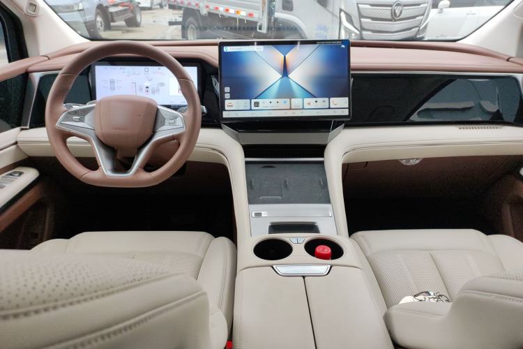 Used BYD Xia 2025 DM-i 1.5T 180km Beyond Edition Center Console