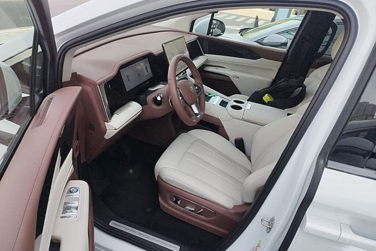 Used BYD Xia 2025 DM-i 1.5T 180km Excellence Model Driver Seat