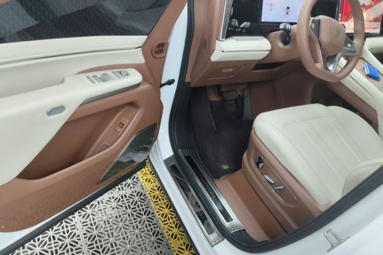 Used BYD Xia 2025 DM-i 1.5T 180km Beyond Edition Driver Seat