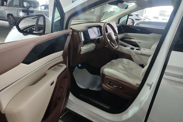 Used BYD Xia 2025 DM-i 1.5T 180km Beyond Edition Driver Seat