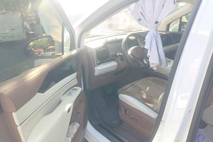 Used BYD Xia 2025 DM-i 1.5T 180km Beyond Edition Driver Seat