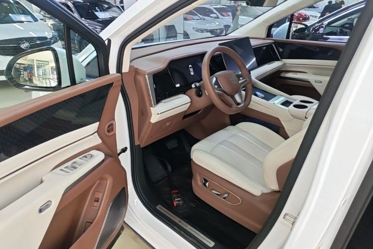 Used BYD Xia 2025 DM-i 1.5T 180km Beyond Edition Driver Seat