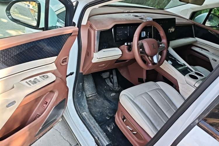 Used BYD Xia 2025 DM-i 1.5T 180km Excellence Model Driver Seat