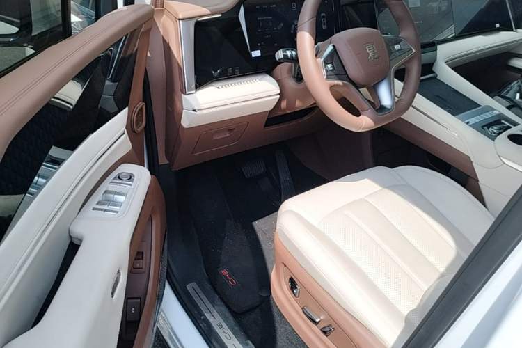 Used BYD Xia 2025 DM-i 1.5T 180km Excellence Model Driver Seat