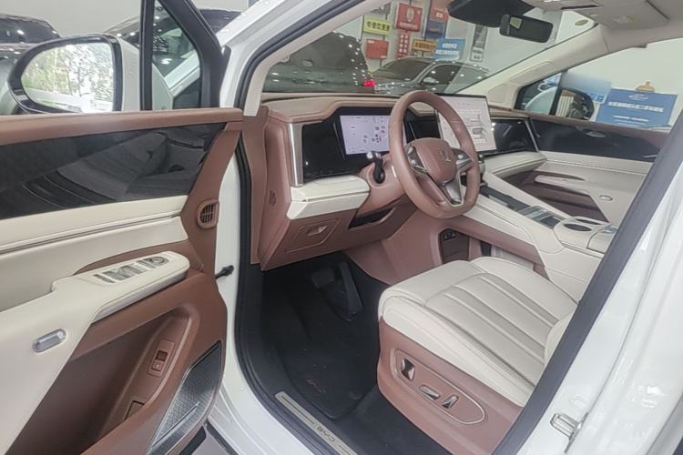 Used BYD Xia 2025 DM-i 1.5T 180km Beyond Edition Driver Seat