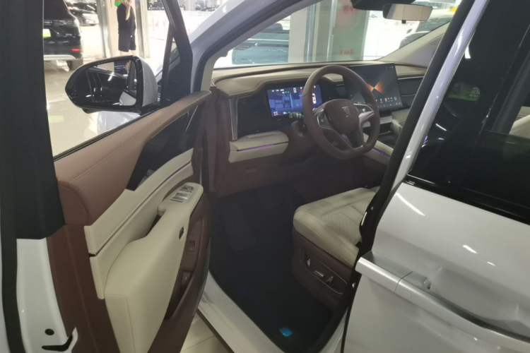 Used BYD Xia 2025 DM-i 1.5T 180km Beyond Edition Driver Seat