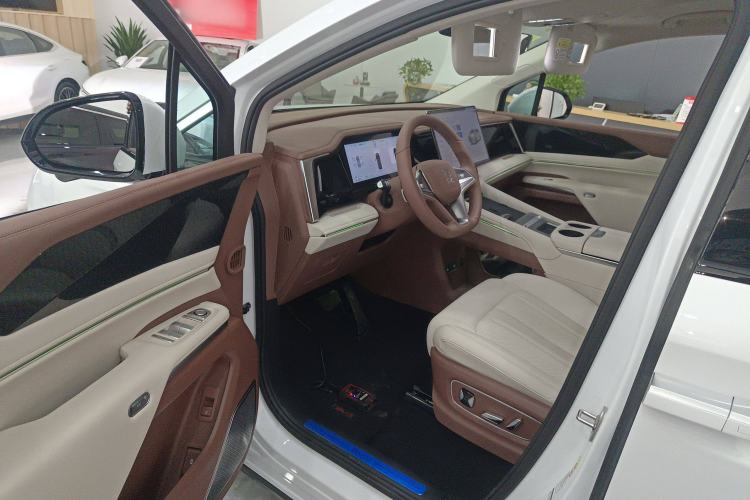 Used BYD Xia 2025 DM-i 1.5T 180km Beyond Edition Driver Seat