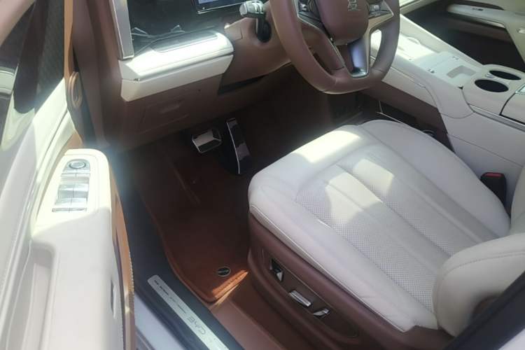 Used BYD Xia 2025 DM-i 1.5T 180km Beyond Edition Driver Seat