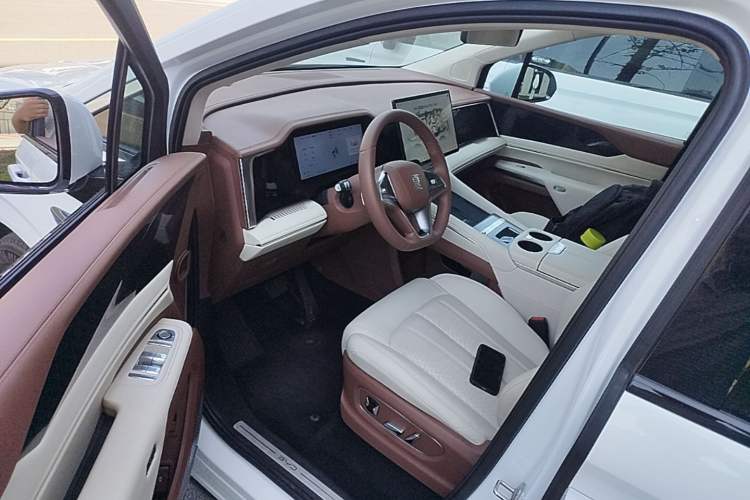 Used BYD Xia 2025 DM-i 1.5T 180km Excellence Model Driver Seat