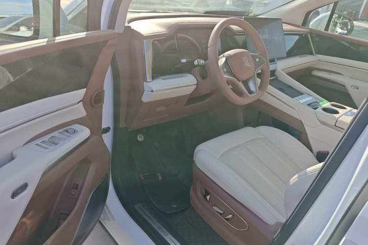 Used BYD Xia 2025 DM-i 1.5T 100km Supreme Edition Driver Seat