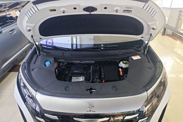 Used BYD Xia 2025 DM-i 1.5T 180km Beyond Edition Engine Bay