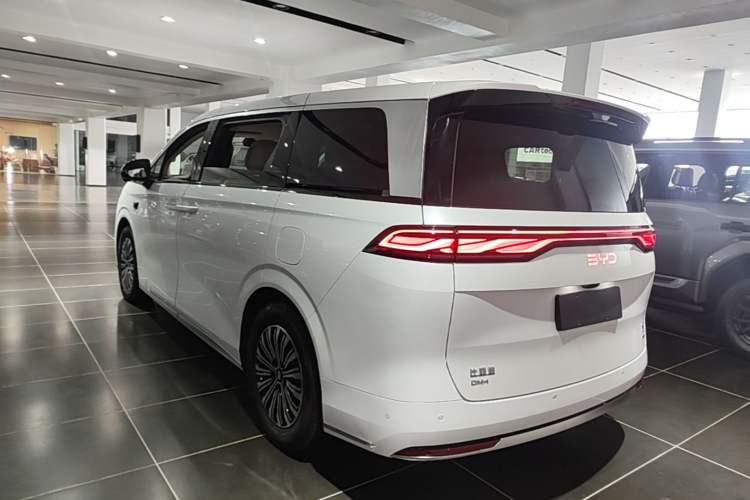 Used BYD Xia 2025 DM-i 1.5T 180km Beyond Edition Exterior 2