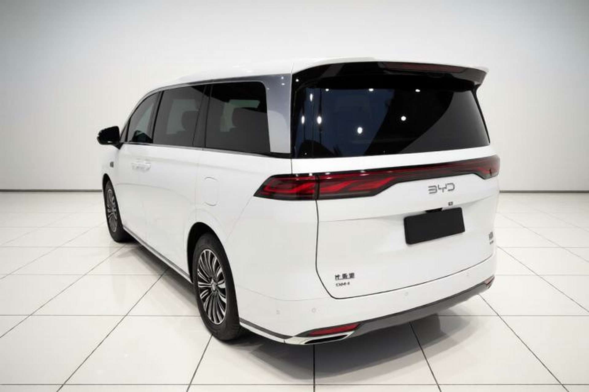 Used BYD Xia 2025 DM-i 1.5T 180km Beyond Edition Exterior 2