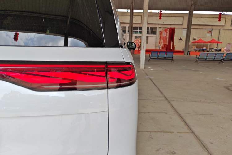 Used BYD Xia 2025 DM-i 1.5T 180km Beyond Edition Exterior 3