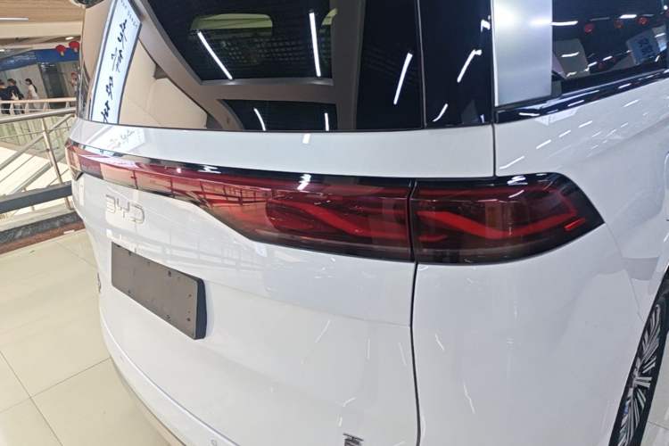 Used BYD Xia 2025 DM-i 1.5T 180km Beyond Edition Exterior 3
