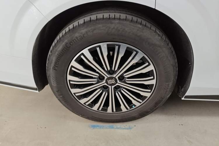Used BYD Xia 2025 DM-i 1.5T 180km Beyond Edition Exterior 4