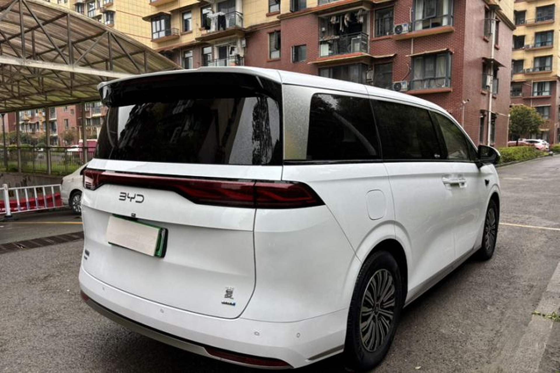 Used BYD Xia 2025 DM-i 1.5T 180km Beyond Edition Exterior 4