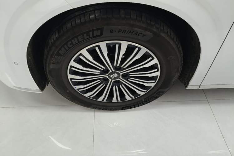 Used BYD Xia 2025 DM-i 1.5T 180km Beyond Edition Exterior 4