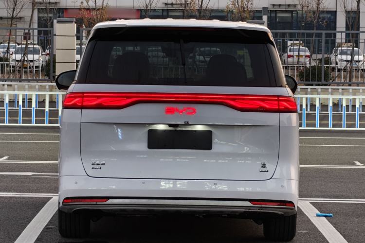 Used BYD Xia 2025 DM-i 1.5T 180km Beyond Edition Exterior 4