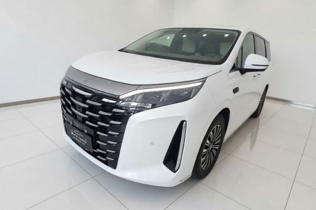 Ojetý BYD Xia 2025 DM-i 1.5T 180km Beyond Edition