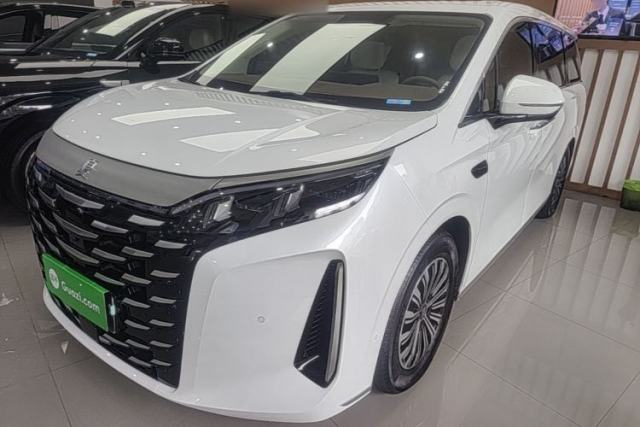 Ojetý BYD Xia 2025 DM-i 1.5T 180km Beyond Edition