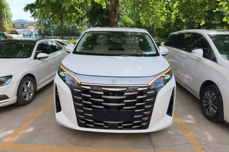 Used BYD Xia 2025 DM-i 1.5T 180km Beyond Edition Front