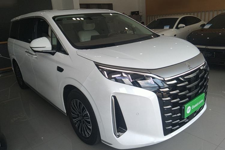 Used BYD Xia 2025 DM-i 1.5T 180km Excellence Model Front Right 45 Deg
