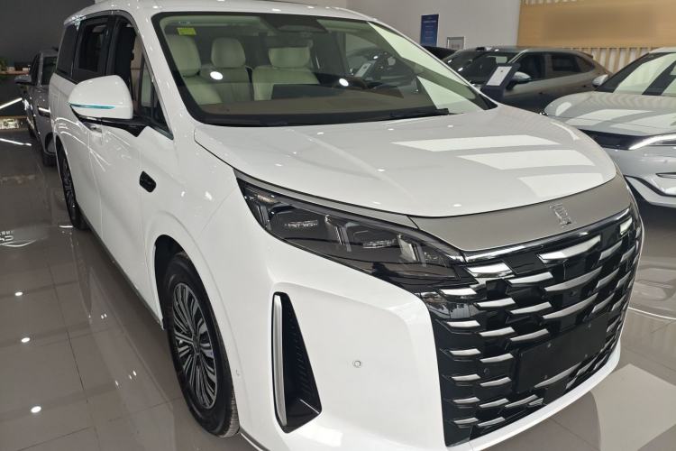 Used BYD Xia 2025 DM-i 1.5T 180km Excellence Model Front Right 45 Deg