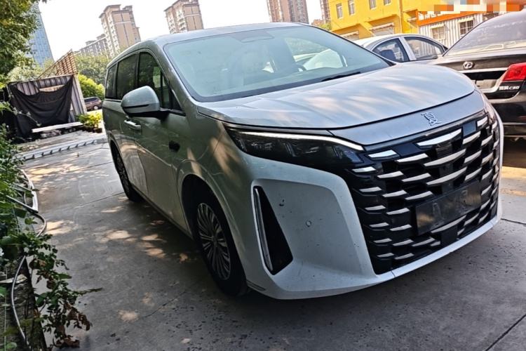Used BYD Xia 2025 DM-i 1.5T 180km Excellence Model Front Right 45 Deg
