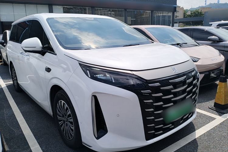 Used BYD Xia 2025 DM-i 1.5T 180km Excellence Model Front Right 45 Deg
