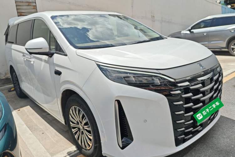 Used BYD Xia 2025 DM-i 1.5T 180km Excellence Model Front Right 45 Deg