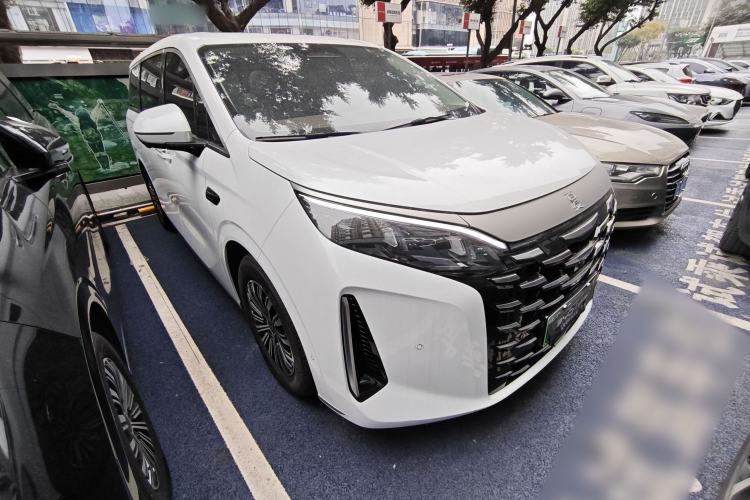 Used BYD Xia 2025 DM-i 1.5T 180km Beyond Edition Front Right 45 Deg