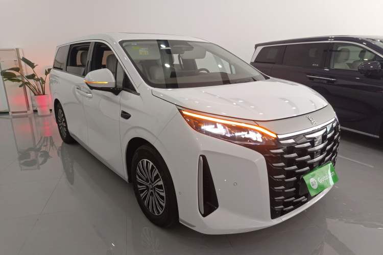 Used BYD Xia 2025 DM-i 1.5T 180km Beyond Edition Front Right 45 Deg