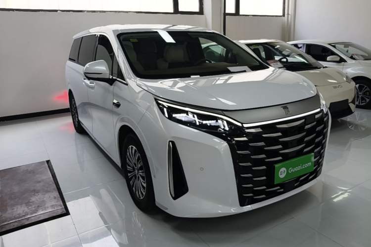 Used BYD Xia 2025 DM-i 1.5T 180km Beyond Edition Front Right 45 Deg