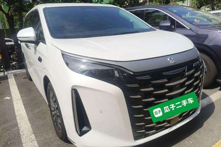 Used BYD Xia 2025 DM-i 1.5T 180km Beyond Edition Front Right 45 Deg